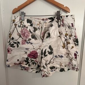 Level 99 Floral Women's Cargo Shorts - Cream and Pink